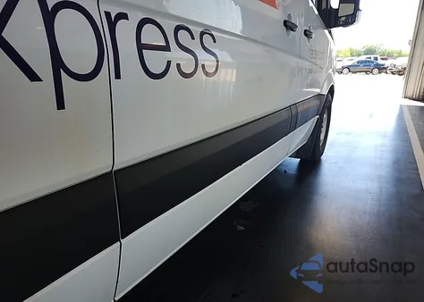 2018 Mercedes-Benz Sprinter 2500 High Roof V6 из США, поврежденный, VIN WD3PE8CD5JP598649